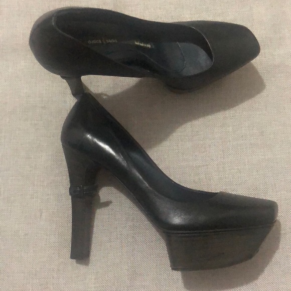 Pumps - Picture 2 of 7